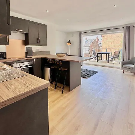 Fountain No 4 With Free Parking York