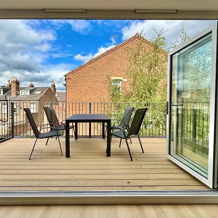 Fountain No 4 With Free Parking * York