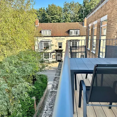 Fountain No 4 With Free Parking *